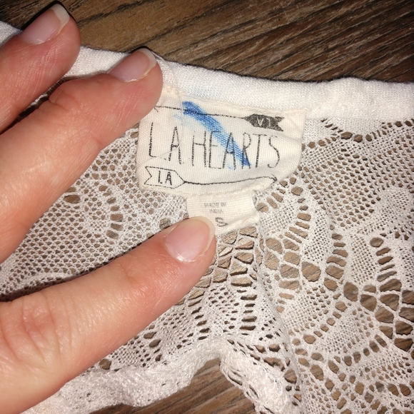 🌼🏵️🌺Embroidered tank🌺🏵️🌼 - Picture 5 of 8